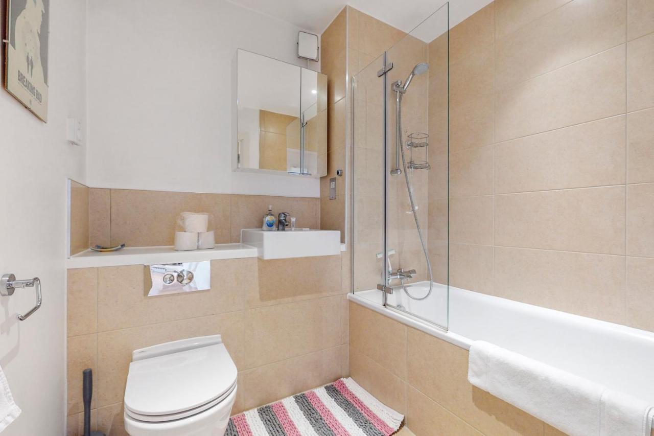 Lovely 1 Bed Apartment In Streatham Londra Esterno foto